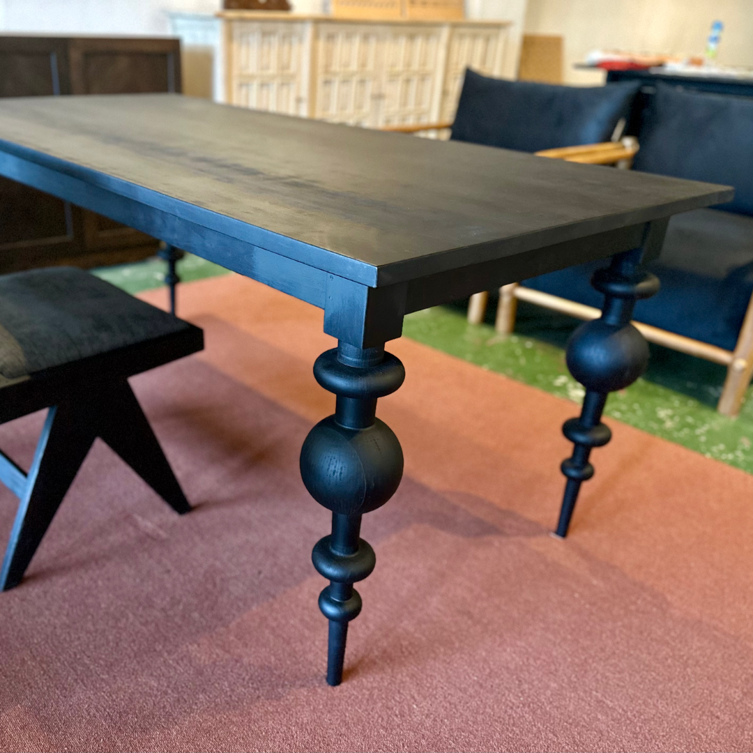 Sexy Legs Table