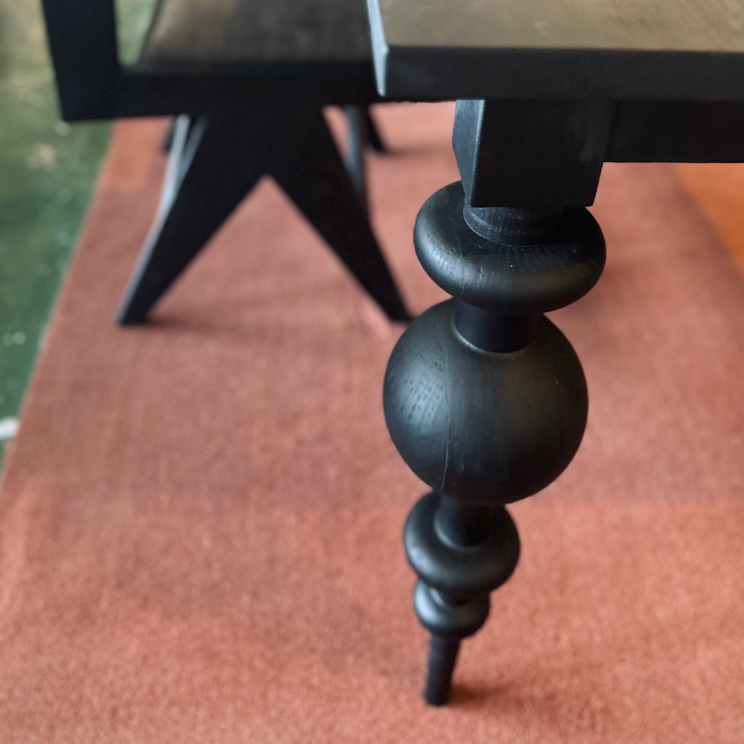 Sexy Legs Table