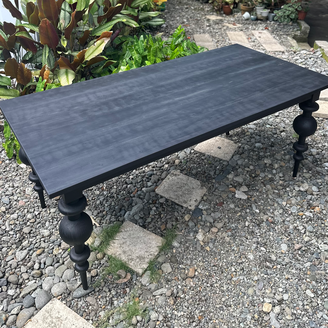 Sexy Legs Table